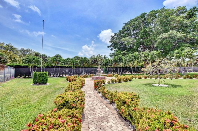 721 Lori Drive 305, Palm Springs, FL 33461