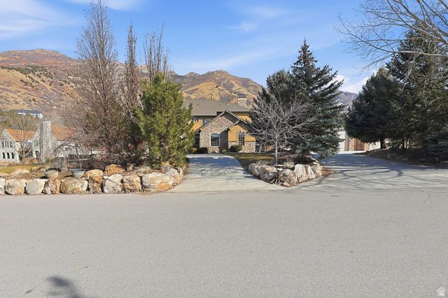 5885 S TOLCATE LN, Holladay, UT 84121