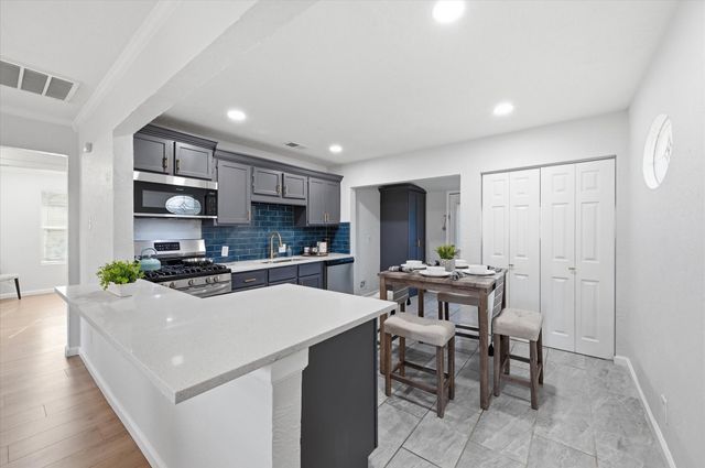 330 W Vinyard Road, Duncanville, TX 75137