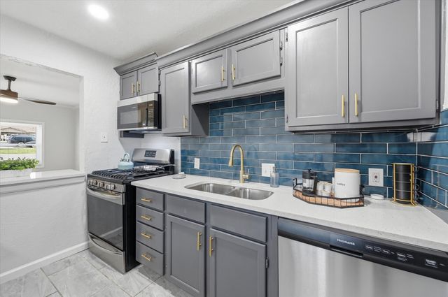 330 W Vinyard Road, Duncanville, TX 75137