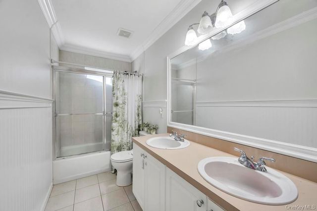 18 Hillcrest Street, Huntington, NY 11743