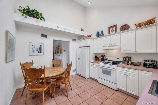 18 Hillcrest Street, Huntington, NY 11743