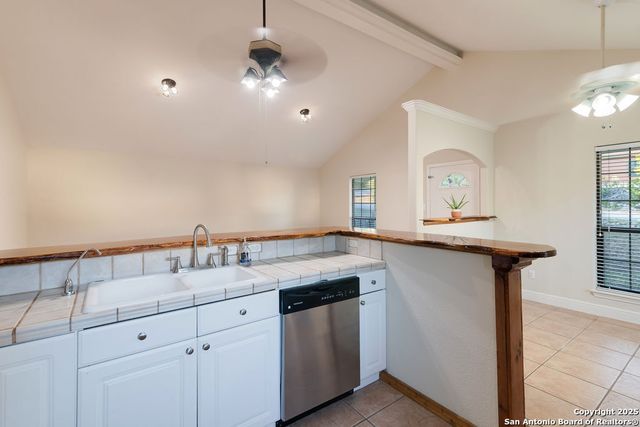 445 SCENIC HILLS DR, Canyon Lake, TX 78133