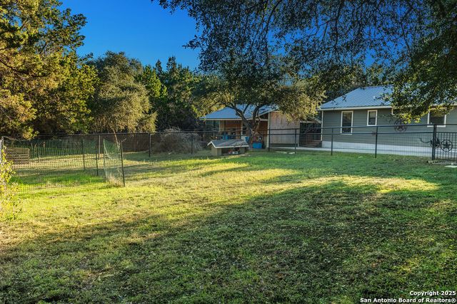 445 SCENIC HILLS DR, Canyon Lake, TX 78133