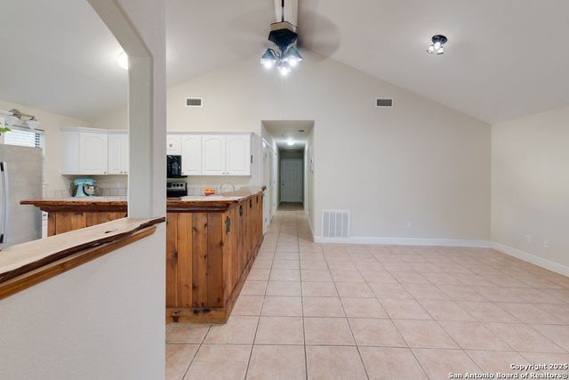 445 SCENIC HILLS DR, Canyon Lake, TX 78133