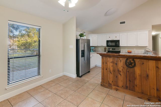 445 SCENIC HILLS DR, Canyon Lake, TX 78133