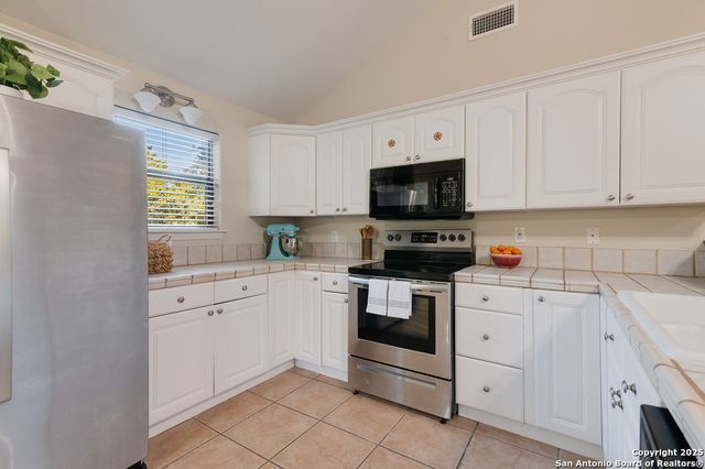 445 SCENIC HILLS DR, Canyon Lake, TX 78133