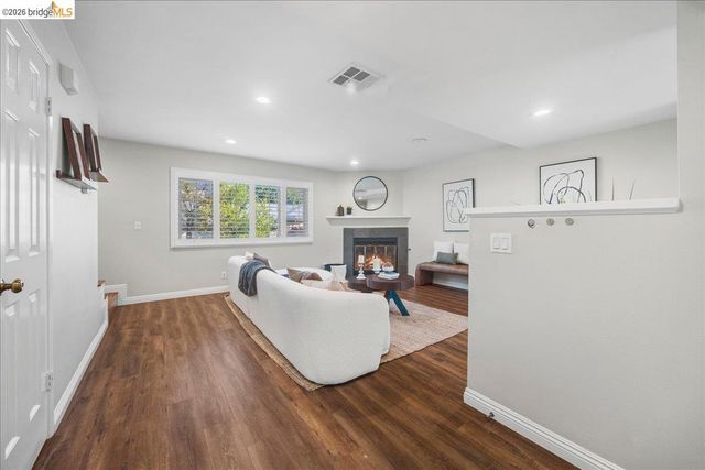 163 N Parkwood AVE APT 3, Pasadena, CA 91107