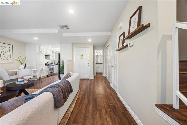 163 N Parkwood AVE APT 3, Pasadena, CA 91107