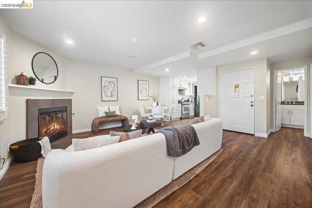163 N Parkwood AVE APT 3, Pasadena, CA 91107