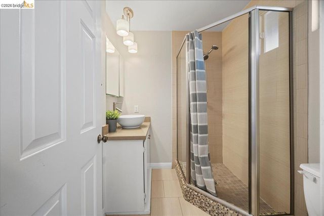 163 N Parkwood AVE APT 3, Pasadena, CA 91107