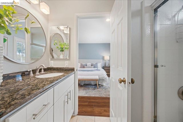 163 N Parkwood AVE APT 3, Pasadena, CA 91107
