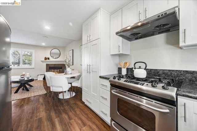 163 N Parkwood AVE APT 3, Pasadena, CA 91107