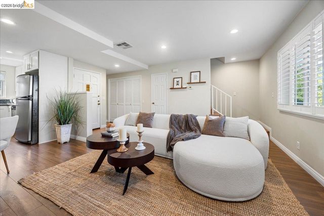 163 N Parkwood AVE APT 3, Pasadena, CA 91107