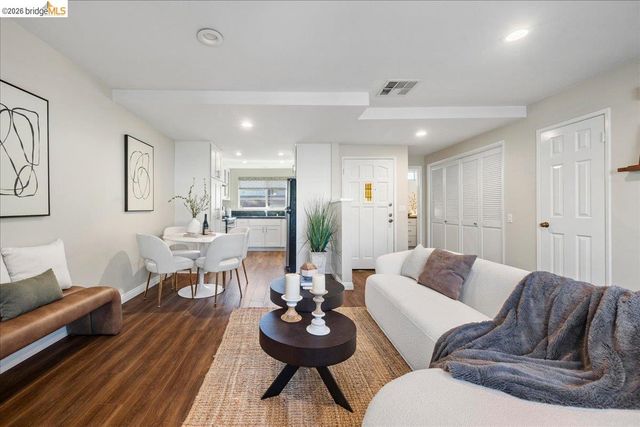 163 N Parkwood AVE APT 3, Pasadena, CA 91107