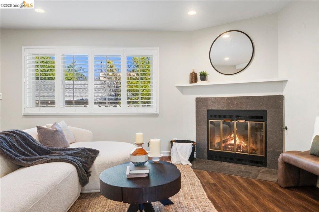 163 N Parkwood AVE APT 3, Pasadena, CA 91107