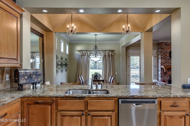 132 Woodlands Glen Circle, Brandon, MS 39047