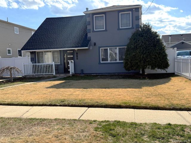 865 Grand Boulevard, Westbury, NY 11590