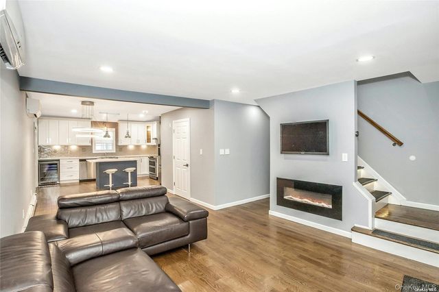 865 Grand Boulevard, Westbury, NY 11590