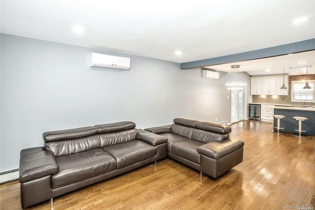 865 Grand Boulevard, Westbury, NY 11590