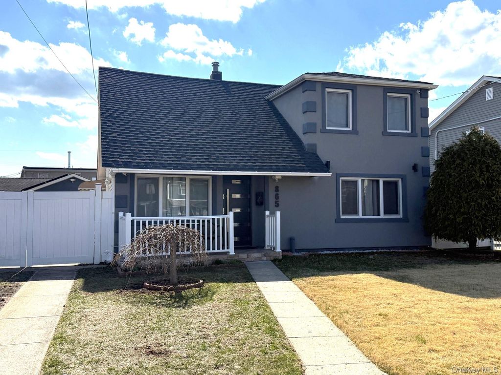 865 Grand Boulevard, Westbury, NY 11590