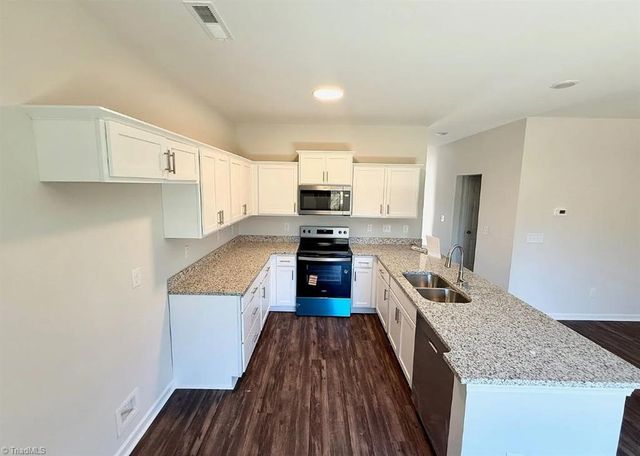 1122 Brooksridge Way, Whitsett, NC 27377