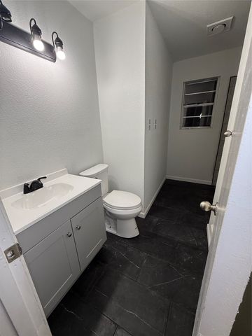 5821 Mccart Avenue, Fort Worth, TX 76133