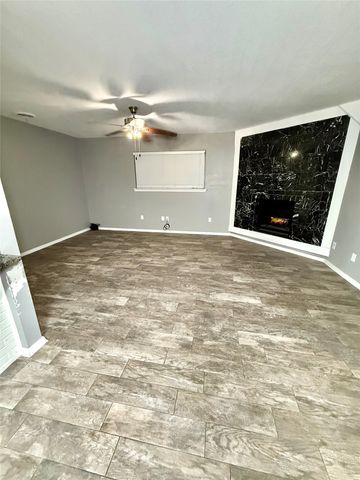 5821 Mccart Avenue, Fort Worth, TX 76133