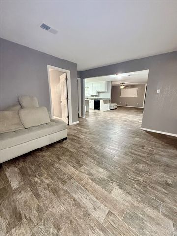 5821 Mccart Avenue, Fort Worth, TX 76133