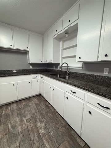 5821 Mccart Avenue, Fort Worth, TX 76133