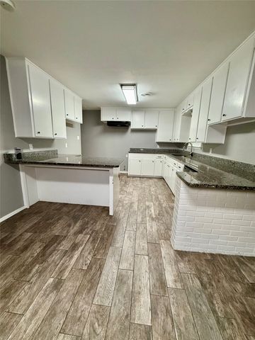 5821 Mccart Avenue, Fort Worth, TX 76133