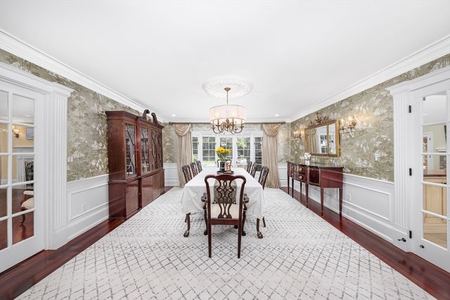 568 Wellesley St, Weston, MA 02493