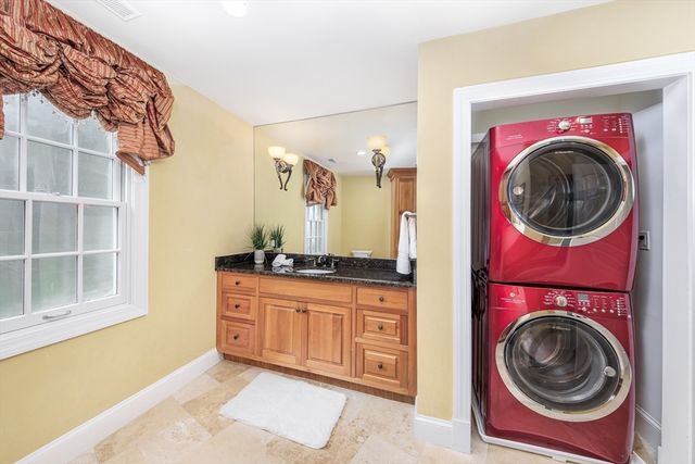 568 Wellesley St, Weston, MA 02493