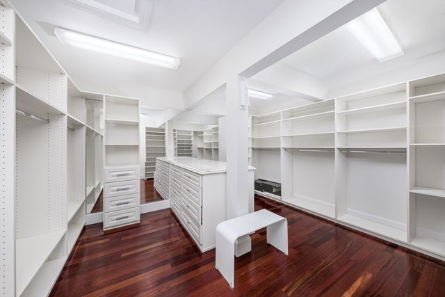 568 Wellesley St, Weston, MA 02493