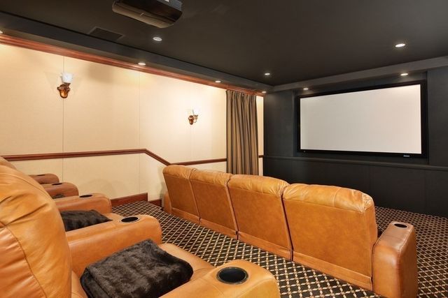 568 Wellesley St, Weston, MA 02493