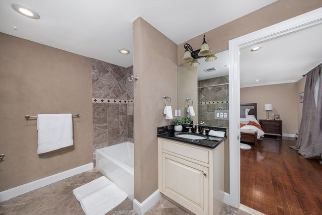 568 Wellesley St, Weston, MA 02493