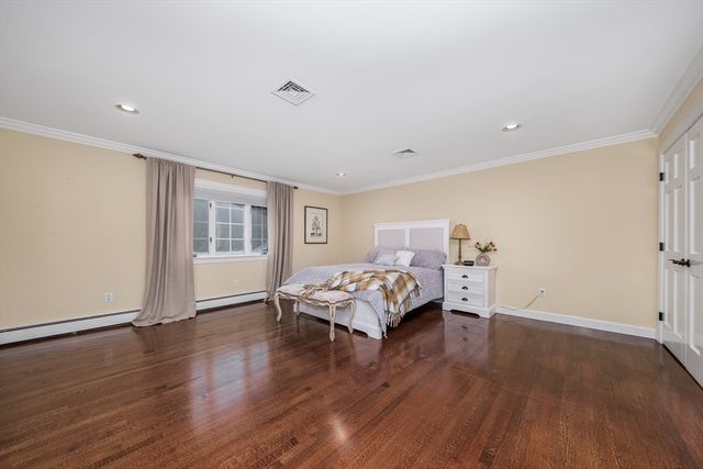 568 Wellesley St, Weston, MA 02493