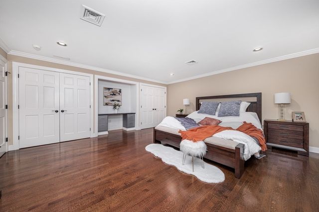 568 Wellesley St, Weston, MA 02493