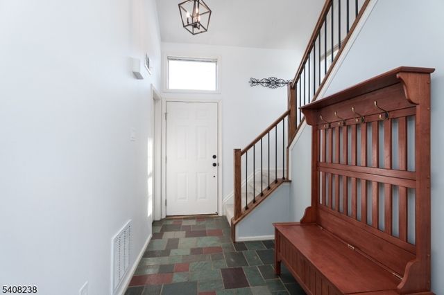 71 Avebury Pl, Franklin Twp., NJ 08873