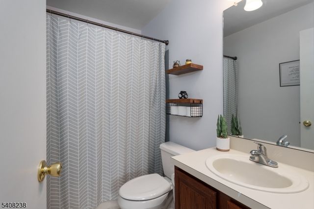 71 Avebury Pl, Franklin Twp., NJ 08873