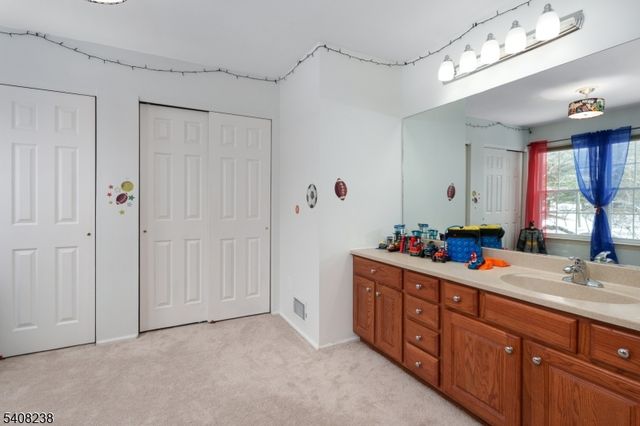 71 Avebury Pl, Franklin Twp., NJ 08873