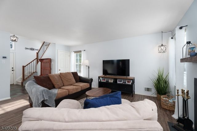 71 Avebury Pl, Franklin Twp., NJ 08873