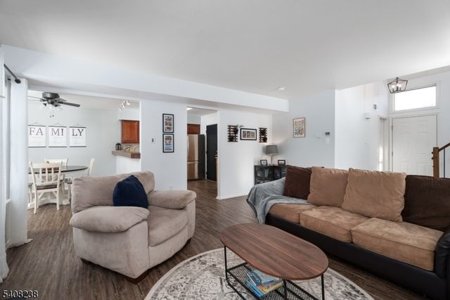 71 Avebury Pl, Franklin Twp., NJ 08873