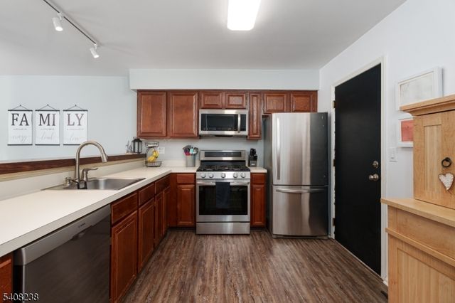 71 Avebury Pl, Franklin Twp., NJ 08873