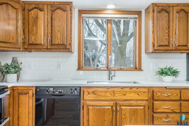 6101 W Sioux K Ct Court, Sioux Falls, SD 57106