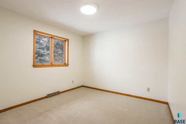 6101 W Sioux K Ct Court, Sioux Falls, SD 57106