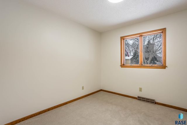 6101 W Sioux K Ct Court, Sioux Falls, SD 57106