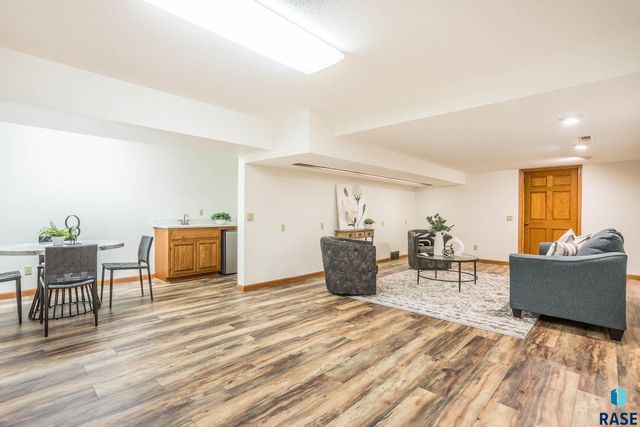 6101 W Sioux K Ct Court, Sioux Falls, SD 57106