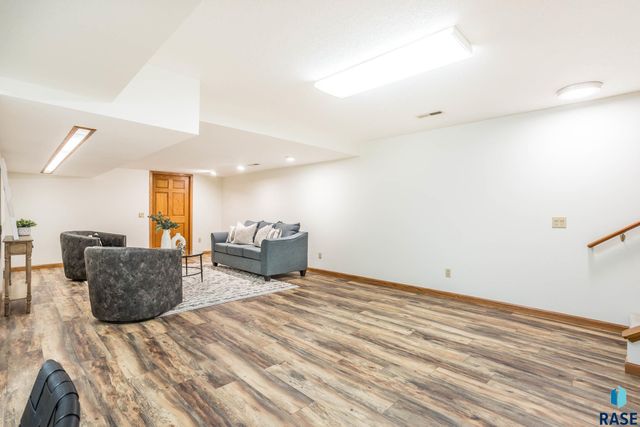 6101 W Sioux K Ct Court, Sioux Falls, SD 57106