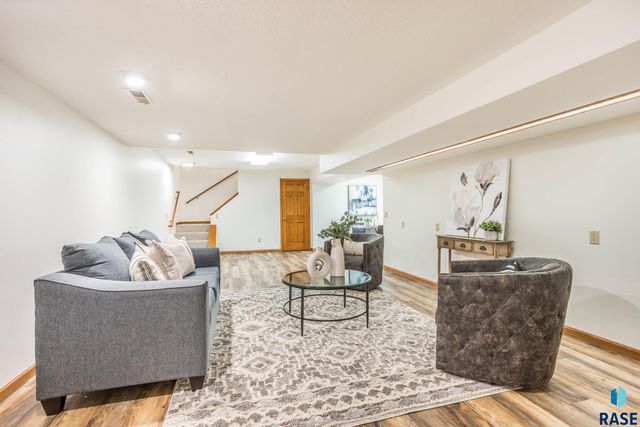 6101 W Sioux K Ct Court, Sioux Falls, SD 57106